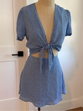 Olivaceous by Bloomingdale’s  Blue Polka Dot matching set top medium skirt s